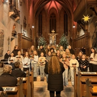 Mit einem musikalisch abwechslungsreichen Programm beeindruckten die Schülerinnen und Schüler des Gymnasiums Feuchtwangen in der Stiftskirche. (Foto: Karin Hitz)