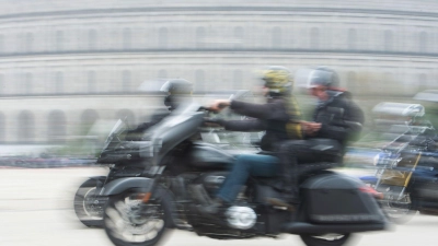 Alljährlich versammelt sich am 1. Mai eine fünfstellige Zahl von Motorradfahrern in Nürnberg, hier eine Archivaufnahme von 2021. (Archivbild)  (Foto: Timm Schamberger/dpa)