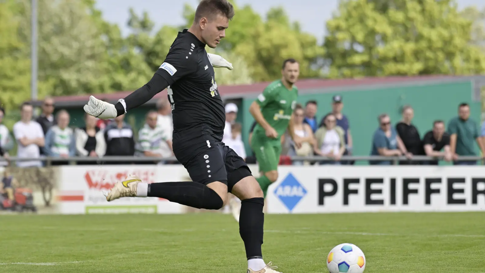 Der Ansbacher Ersatztorhüter Heiko Schiefer (hier bei einem anderen Spiel) vertrat den privat verhinderten Sebastian Heid in Bamberg hervorragend. (Foto: Martin Rügner)