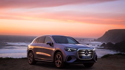 Reichweite und Komfort: Mit bis zu 715 Kilometern Reichweite und großzügigem Platzangebot setzt der GLC neue Maßstäbe im E-SUV-Segment. (Foto: Andre Tillmann/Mercedes-Benz AG/dpa-tmn)