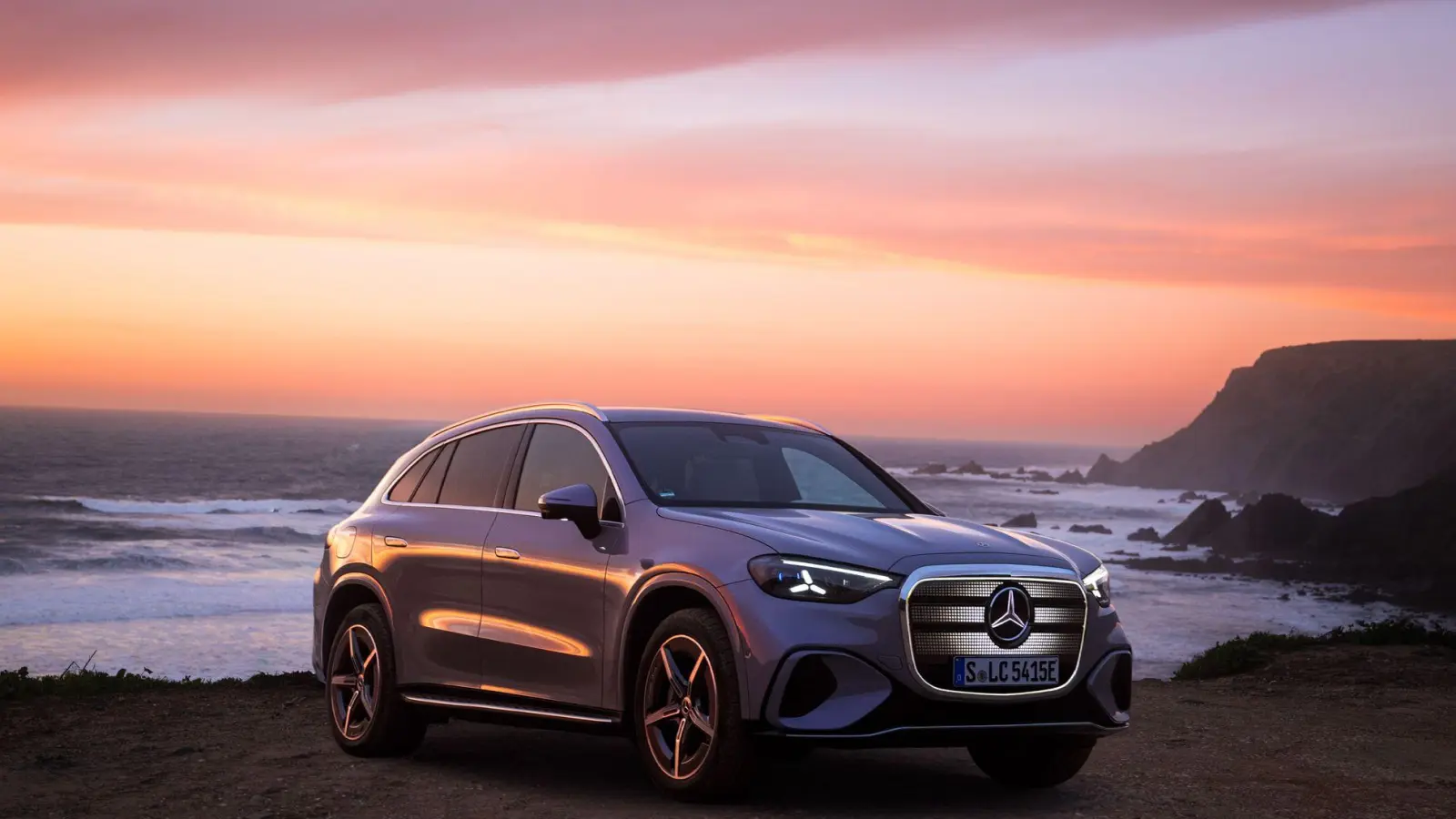 Reichweite und Komfort: Mit bis zu 715 Kilometern Reichweite und großzügigem Platzangebot setzt der GLC neue Maßstäbe im E-SUV-Segment. (Foto: Andre Tillmann/Mercedes-Benz AG/dpa-tmn)