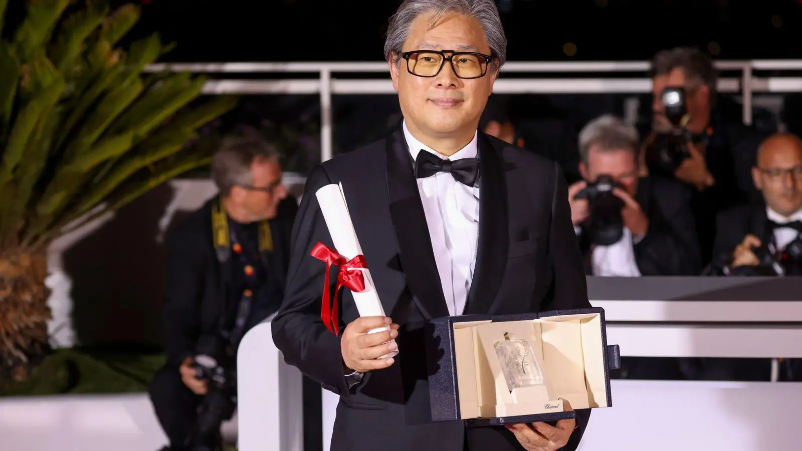 Park Chan-wook ist in Cannes für die beste Regie ausgezeichnet worden. (Foto: Vianney Le Caer/Invision/AP/dpa)