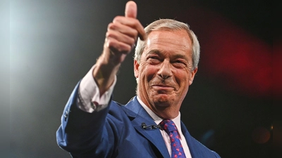 Brexit-Vorkämpfer Nigel Farage hat Grund, sich zu freuen. Seine rechtspopulistische Partei Reform UK verbuchte bei den Kommunalwahlen in England ersten Ergebnissen zufolge starke Zugewinne. (Archivbild) (Foto: Thomas Krych/AP/dpa)