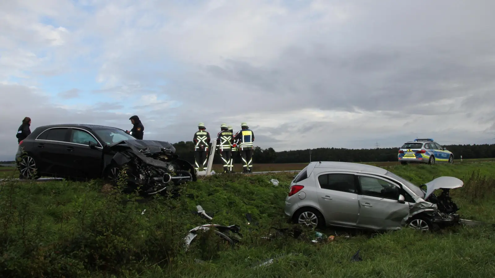 Zwei Autos kollidierten auf der B14 zwischen Heilsbronn und Müncherlbach. (Foto: Evi Schlötterer)