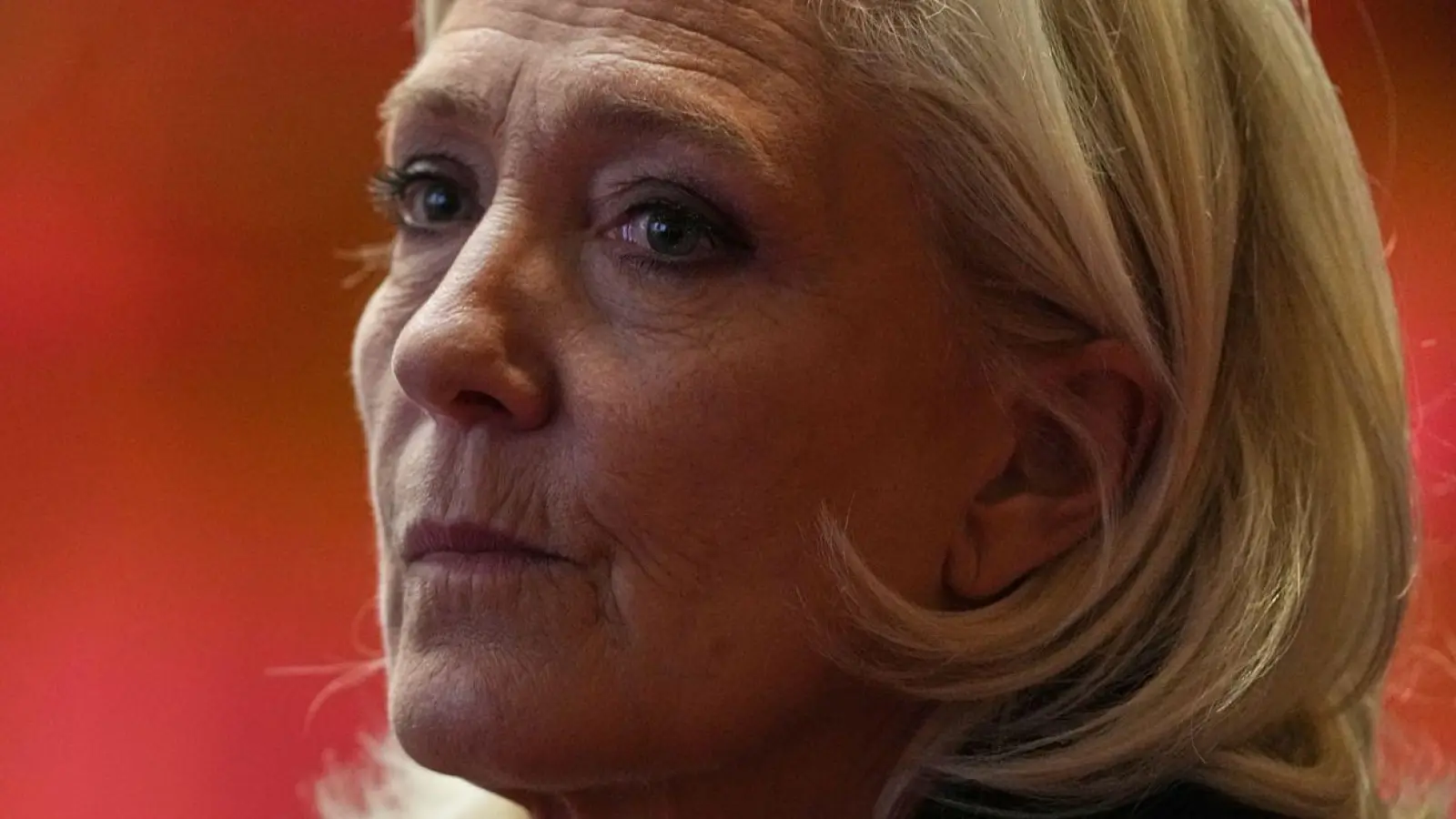 Von der Gerichtsentscheidung hängt ab, ob Marine Le Pen bei der Präsidentschaftswahl im kommenden Jahr kandidiert oder nicht. (Archivbild) (Foto: Thibault Camus/AP/dpa)