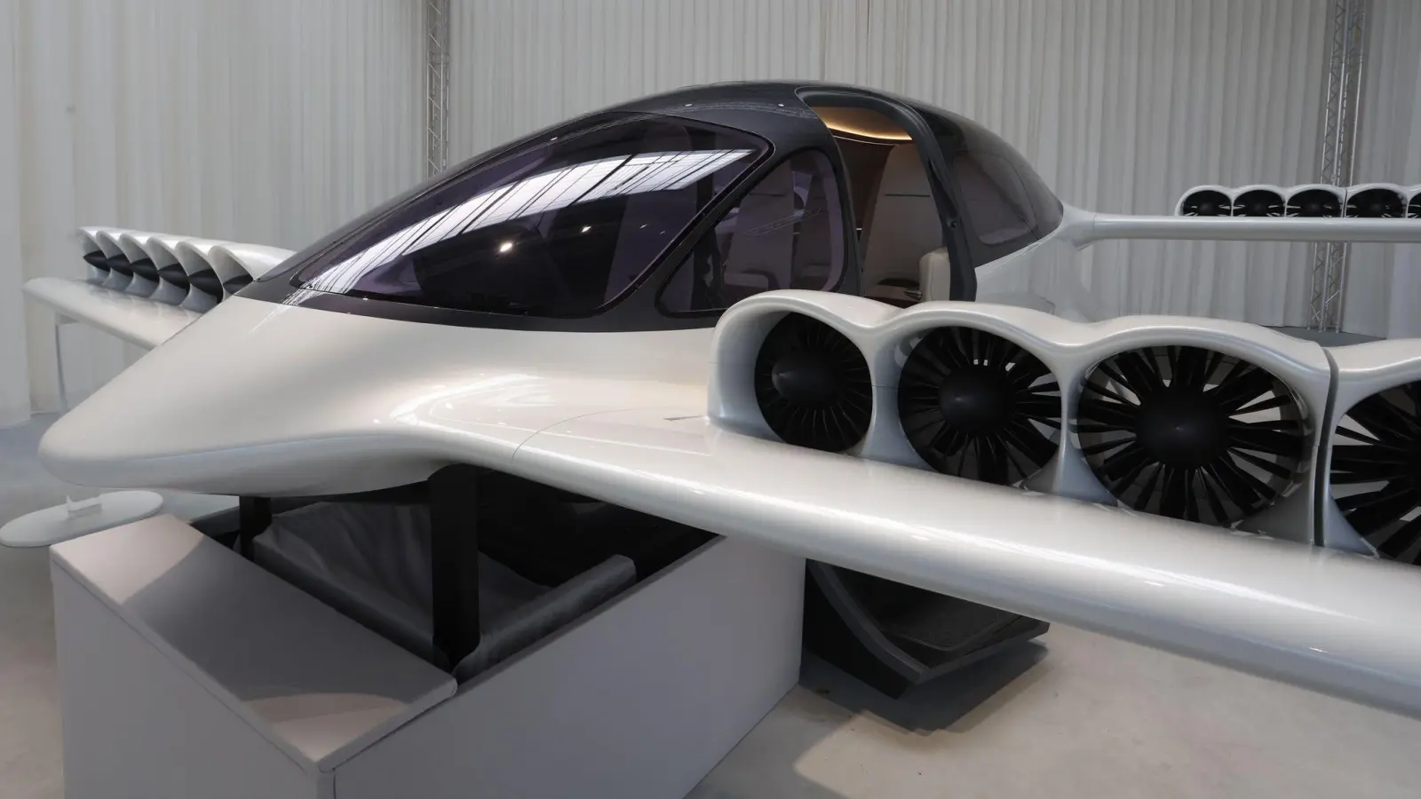 Die Patente für das einst mit großen Ambitionen gestartete Flugtaxi-Projekt Lilium sind nun aus der Insolvenzmasse heraus in die US-Konkurrenz verkauft worden.  (Foto: Karl-Josef Hildenbrand/dpa)