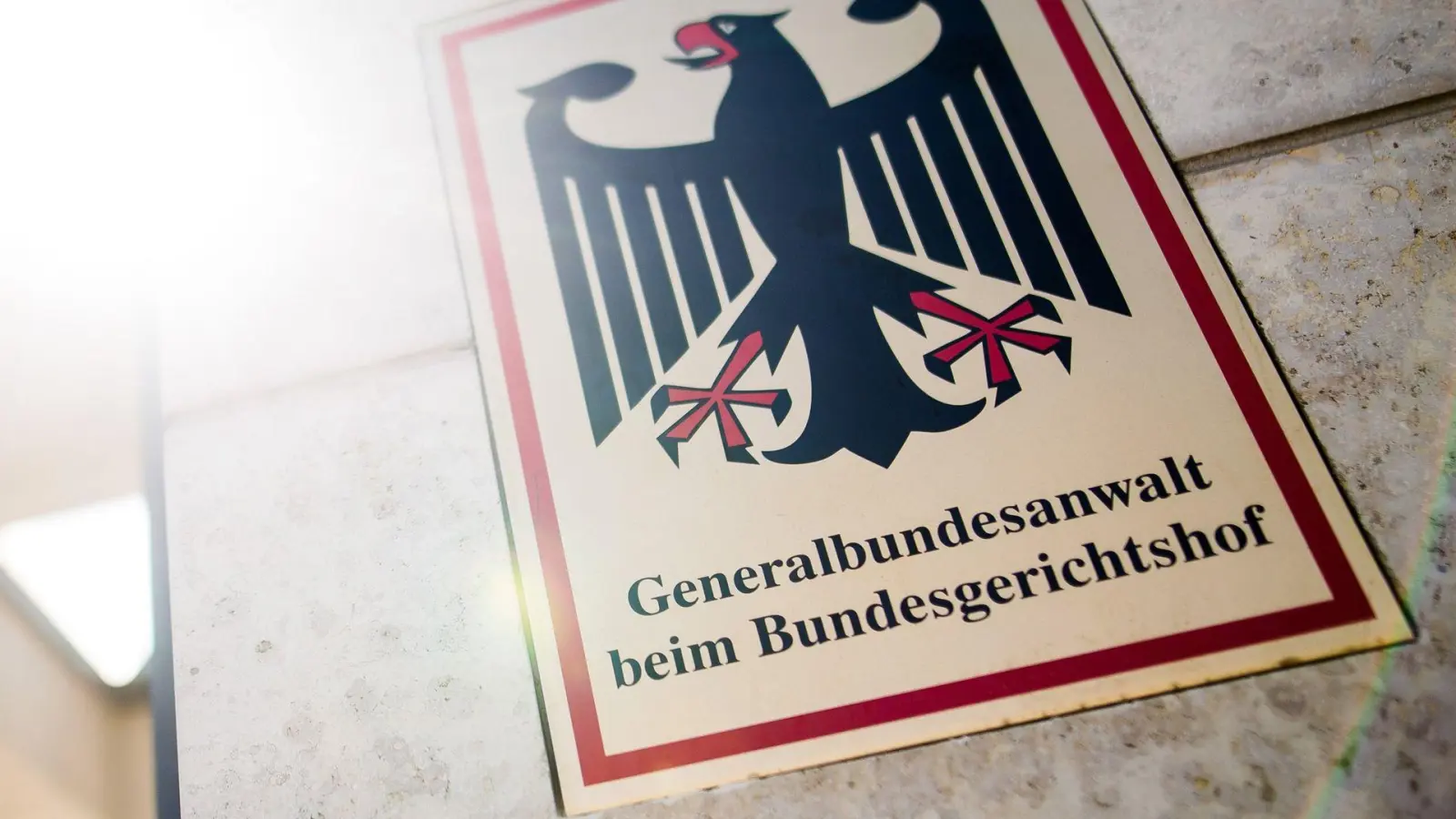 Zwei mutmaßliche Unterstützer einer rechtsextremistischen terroristischen Vereinigung sind im Visier der Bundesanwaltschaft. (Archivbild) (Foto: Christoph Schmidt/dpa)