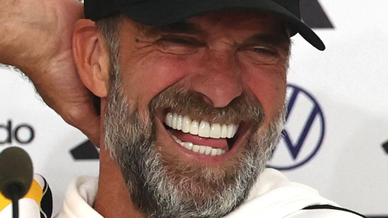 Gute Laune bei Jürgen Klopp.  (Foto: Christian Charisius/dpa)
