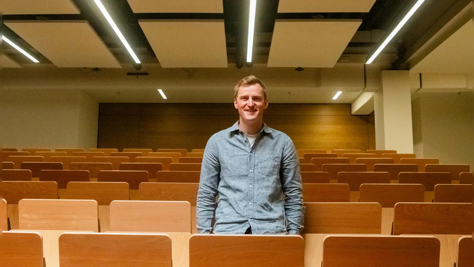 Der ehemalige Skispringer und jetzige Moderator Severin Freund hat in Ansbach studiert, kam nun zum „Homecoming Day” zurück und hielt einen Vortrag. (Foto: Evi Lemberger)