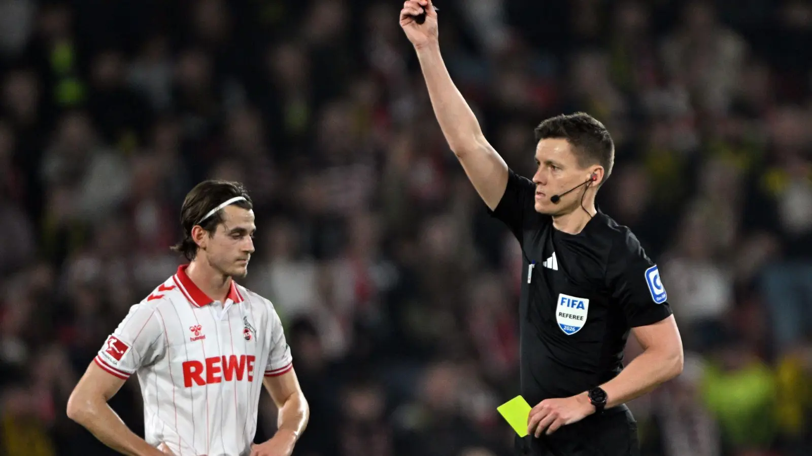 Daniel Siebert übersah ein Handspiel von Dortmunds Yan Couto im eigenen Strafraum. (Foto: Federico Gambarini/dpa)