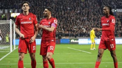 Igor Matanovic (l) traf doppelt für den SC Freiburg. (Foto: Christian Charisius/dpa)
