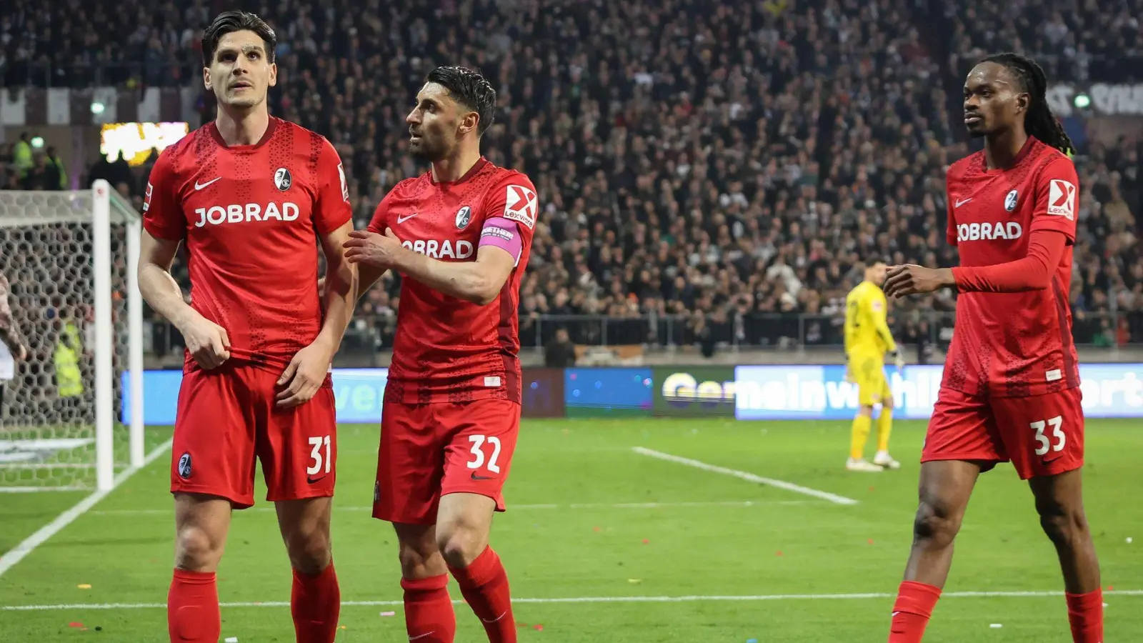 Igor Matanovic (l) traf doppelt für den SC Freiburg. (Foto: Christian Charisius/dpa)