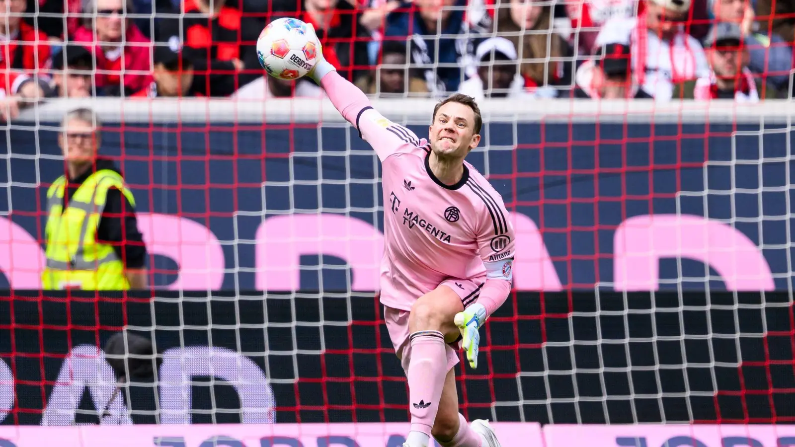 Manuel Neuer hat eine Rückkehr in die Nationalmannschaft ausgeschlossen. (Foto: Tom Weller/dpa)