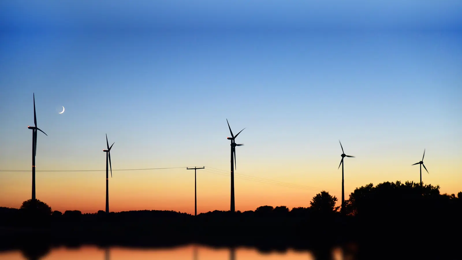 Als Grundlage für den Ausbau der Stromerzeugung aus Windkraft (hier eine Aufnahme aus dem Raum Wolframs-Eschenbach) dient der Regionalplan, dessen entsprechendes Kapitel nach den aktuellen gesetzlichen Vorgaben überarbeitet wird. (Foto: Jim Albright)
