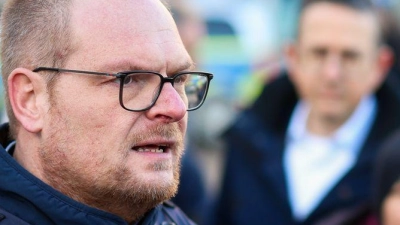 Die Ermittler prüfen Videosequenzen aus einem angrenzenden Parkhaus mit maskierten Personen und zwei Fahrzeugen. (Foto: Christoph Reichwein/dpa)