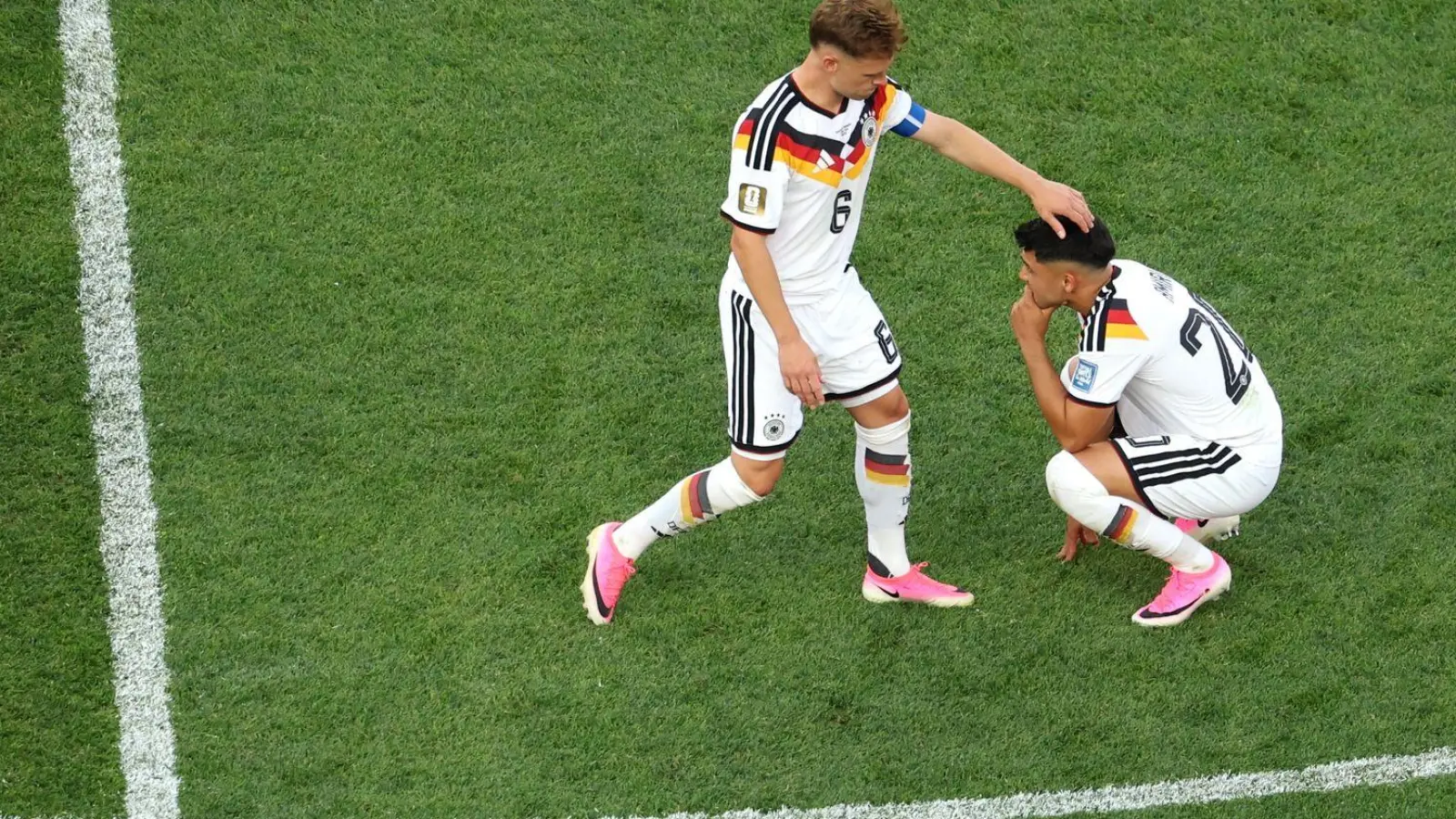 Große Enttäuschung bei Kimmich und Co. - die deutsche Fußball-Nationalmannschaft ist raus bei der WM. (Foto: Jan Woitas/dpa)