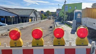 Noch laufen die Arbeiten im dritten Abschnitt. Ab dem 7. September soll dann die finale Asphaltschicht in der gesamten Welserstraße aufgebracht werden. (Foto: Florian Schwab)