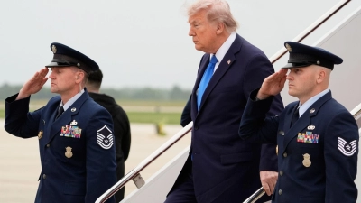 Nach Trumps Ansicht haben die USA alle Trümpfe in der Hand.  (Foto: Manuel Balce Ceneta/AP/dpa)