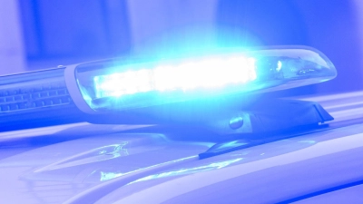 Der Mann hat in der Vergangenheit bereits mehrmals den Notruf missbraucht. (Symbolbild) (Foto: Julian Stratenschulte/dpa)