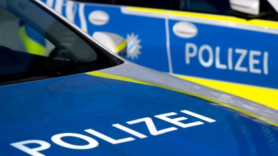 Die Polizei wurde zu einem Unfall in der Rosenheimer Innenstadt gerufen. (Symbolbild) (Foto: Sven Hoppe/dpa)