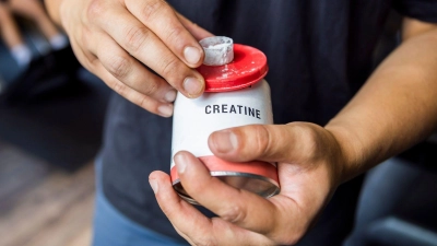 Kreatin ist kein Cheatcode – eher ein Upgrade: Für kurze, harte Belastungen kann es Leistung pushen. Ohne intensive Einheiten bleibt’s nur Pulver. (Foto: Christoph Soeder/dpa/dpa-tmn)