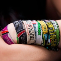 Bock auf Festival? Sagt der Veranstalter das Event kurz vor Beginn ab, ist das für Gäste meist eine Enttäuschung - und kann auch finanziell schmerzhaft sein. (Foto: Rolf Vennenbernd/dpa/dpa-tmn)