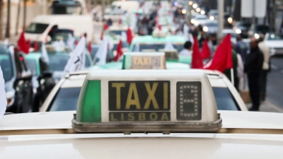 Neues Preismodell schafft Klarheit: In Lissabon gibt es fortan für Taxifahrten vom Flughafen feste Tarife. (Foto: Antonio Cotrim/epa/dpa-tmn)