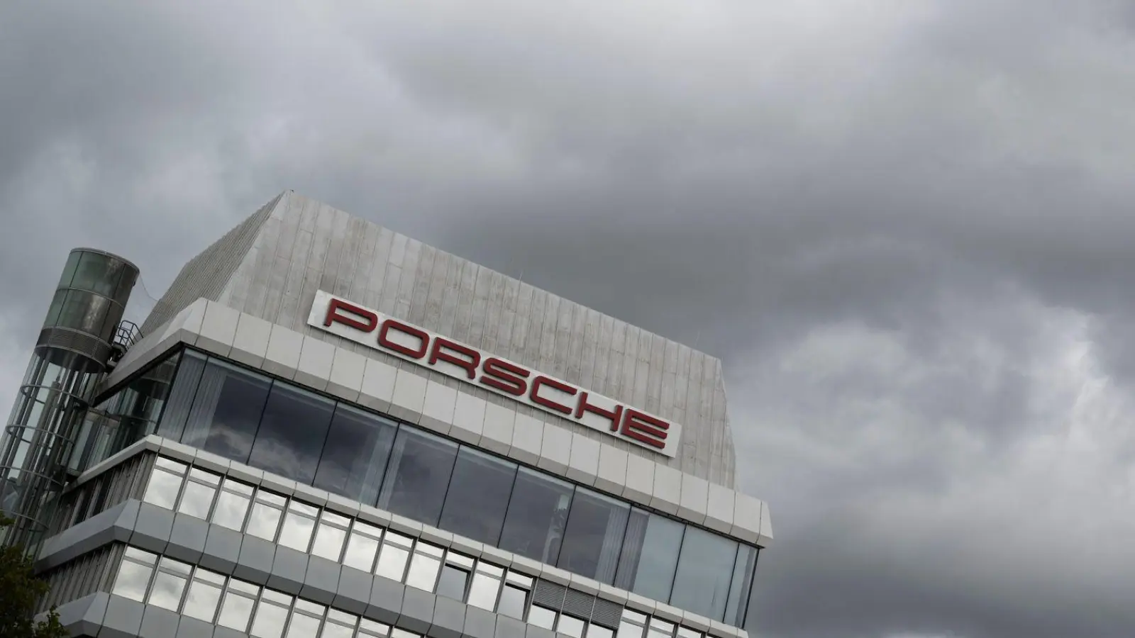 Der Porsche-Verkaufszahlen sind erneut gesunken. (Foto: Marijan Murat/dpa)