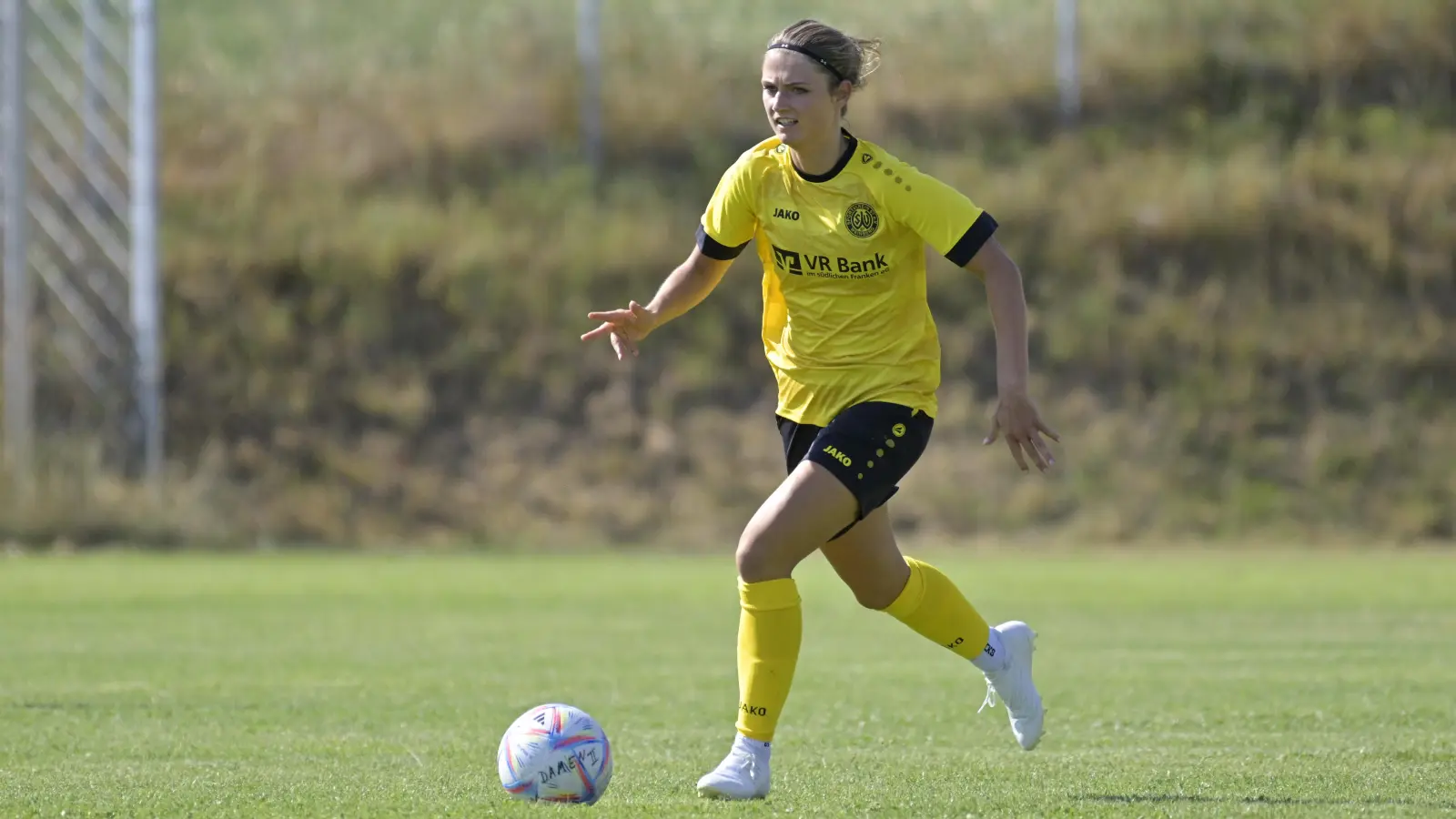 Anna Hofrichter sorgte in der 65. Minute für das scheinbar entscheidende 3:0 des SV Weinberg in Andernach. (Foto: Martin Rügner)