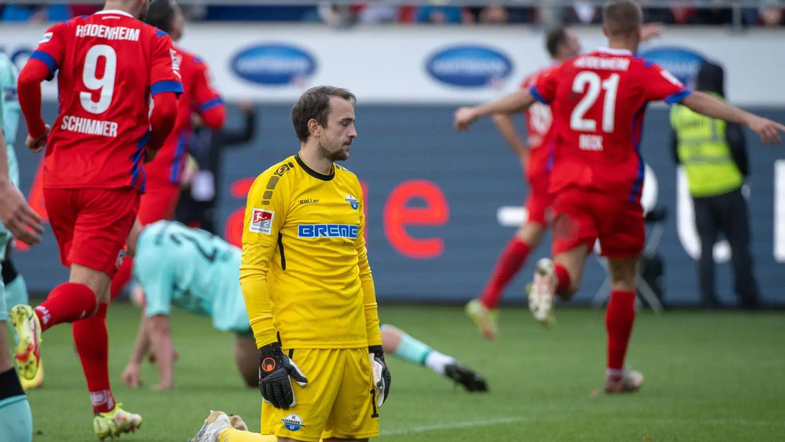 Torwart Leopold Zingerle (M) wechselt zu RB Leipzig. (Foto: Stefan Puchner/dpa)