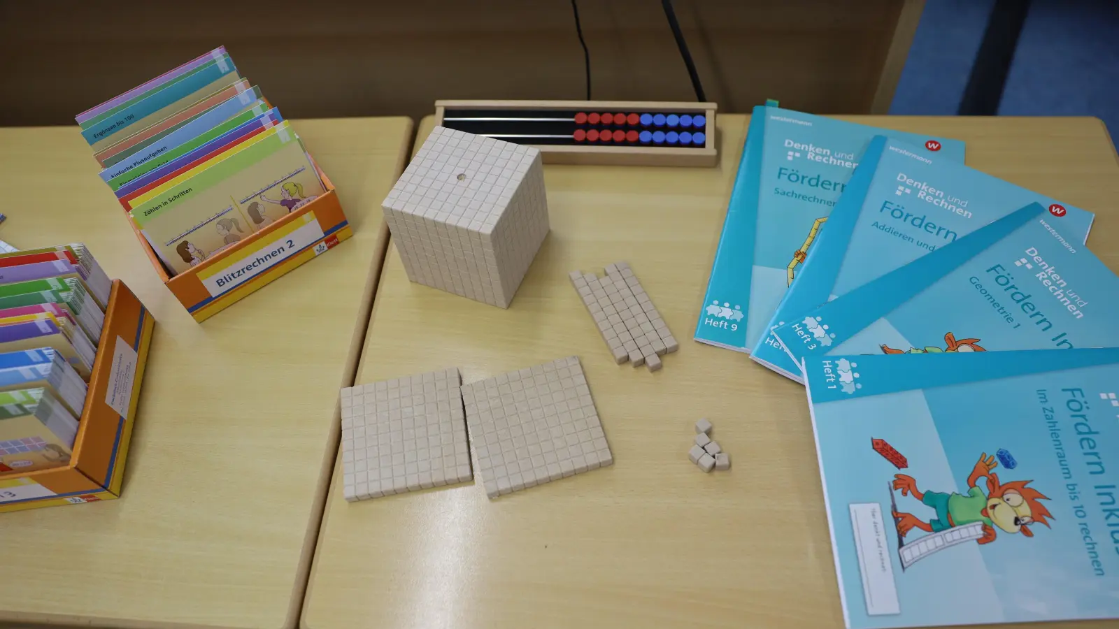 Lehr- und Förderkräfte arbeiten eng zusammen, um Schülerinnen und Schülern der Grundschule Dachsbach-Gerhardshofen auf unterschiedlichen Lernniveaus gezielt zu unterstützen. (Foto: Karl-Heinz Panzer)