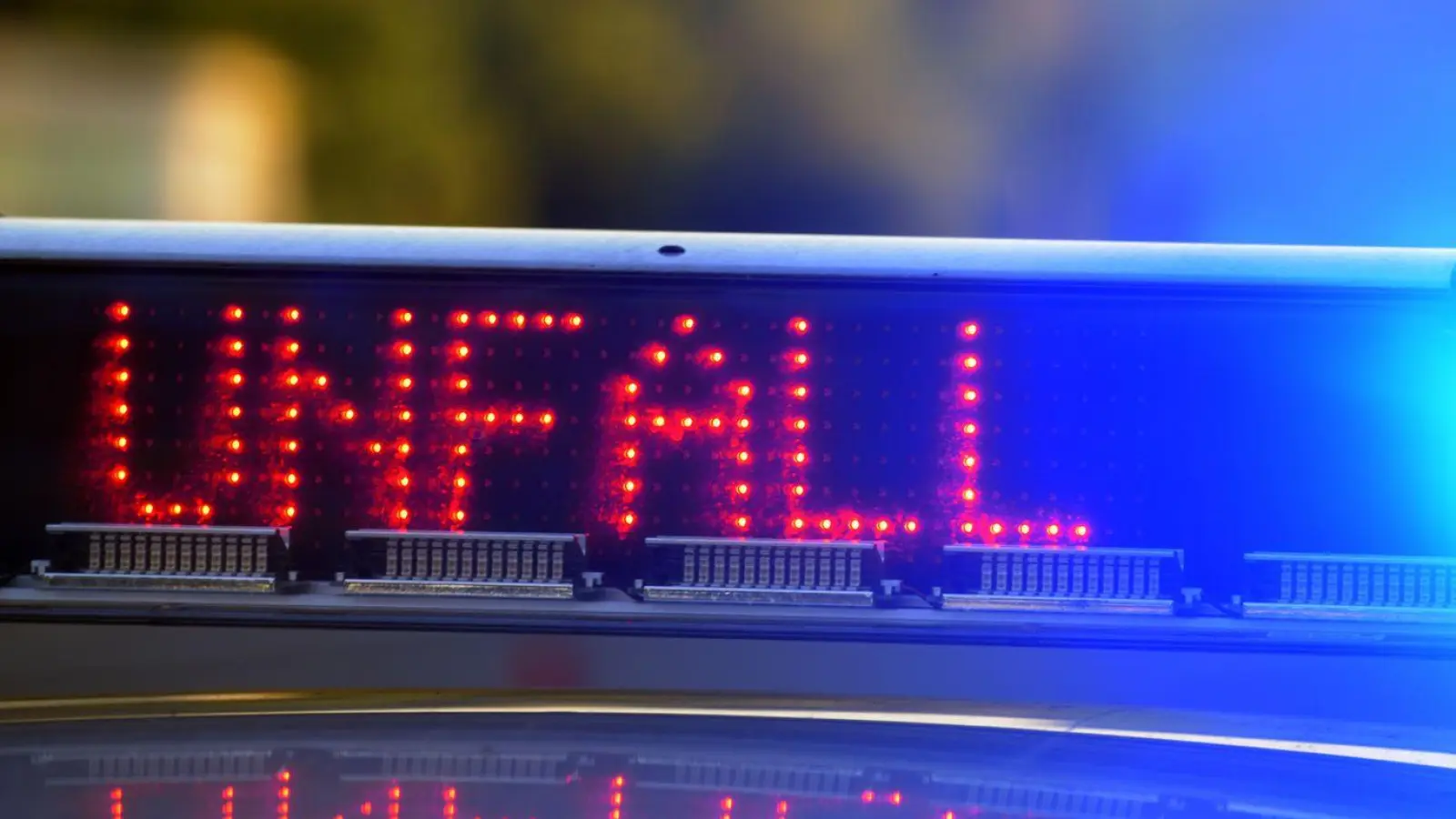 Die Polizei sucht nach dem Unfall nach Zeugen. (Symbolbild) (Foto: Stefan Puchner/dpa)