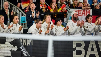 Deutschlands Tennisspielerin haben doch noch die Chance auf den Verbleib in der Weltgruppe des Billie Jean King Cups. (Foto: Mathias Schulz/dpa)