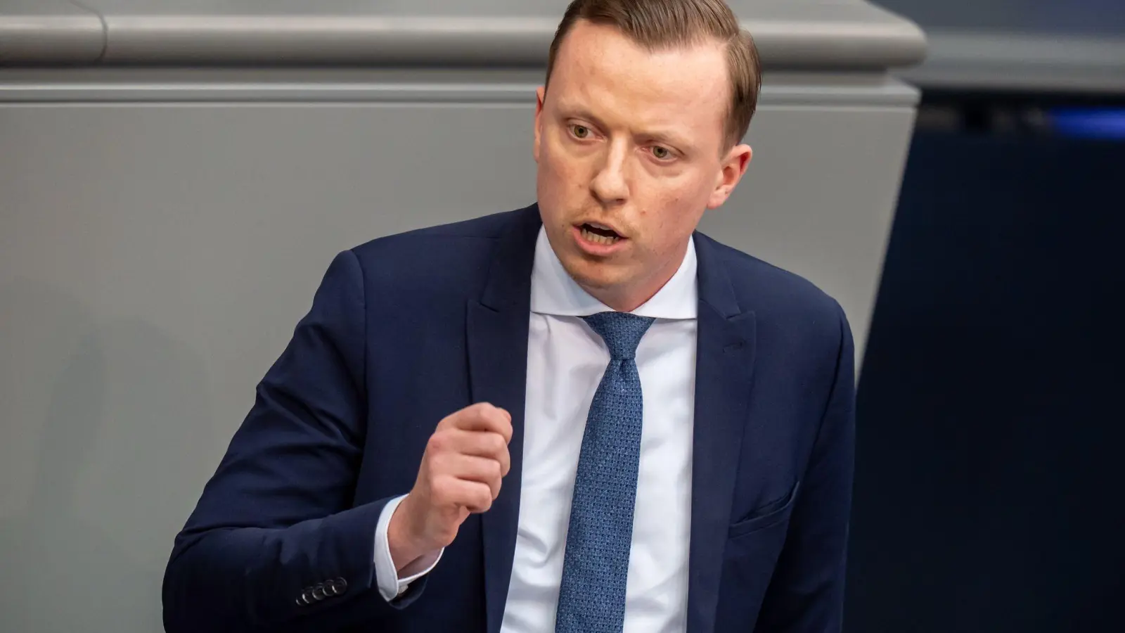 Der SPD-Außenpolitiker Ahmetovic nimmt in der Debatte über eine Anerkennung Palästinas eine andere Position ein als die Bundesregierung. (Foto: Michael Kappeler/dpa)