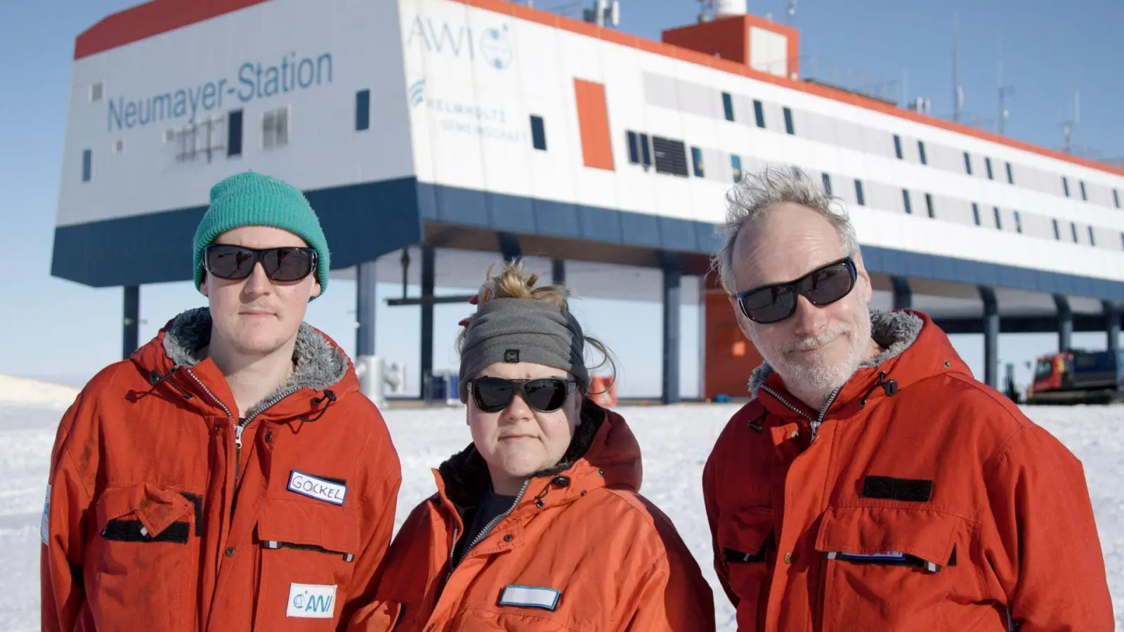 Theater in der Antarktis - Regisseur Jan-Christoph Gockel und seine Schauspiel-Kollegen Julia Gräfner und Wolfram Koch (l-r) (Foto: Lion Bischof/Deutsches Theater Berlin/dpa)