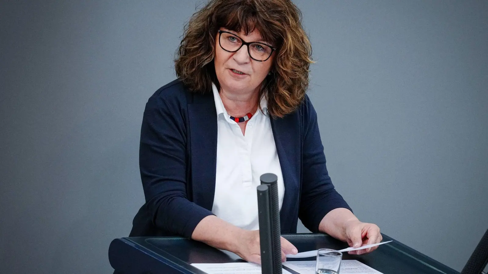 Martina Stamm-Fibich (SPD), Vorsitzende des Petitionsausschusses, spricht im Bundestag. (Foto: Kay Nietfeld/dpa)