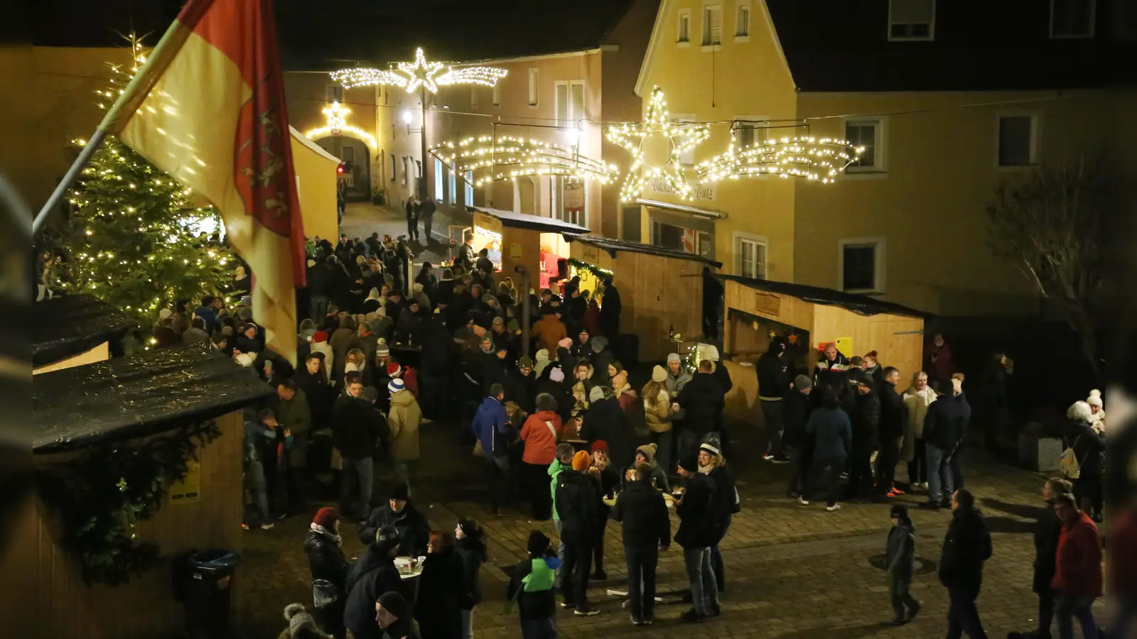 In Ornbau ist der Weihnachtsmarkt ein beliebter Treffpunkt. (Foto: Alexander Biernoth)