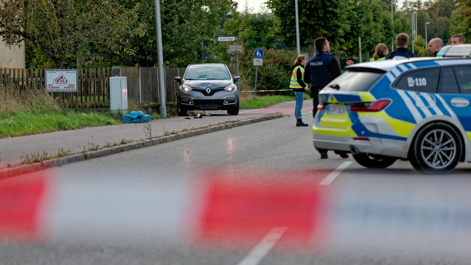Auf dem Gehweg an der Schalkhäuser Landstraße in Ansbach kam es zu dem Angriff auf den 27-Jährigen.  (Foto: Tizian Gerbing)