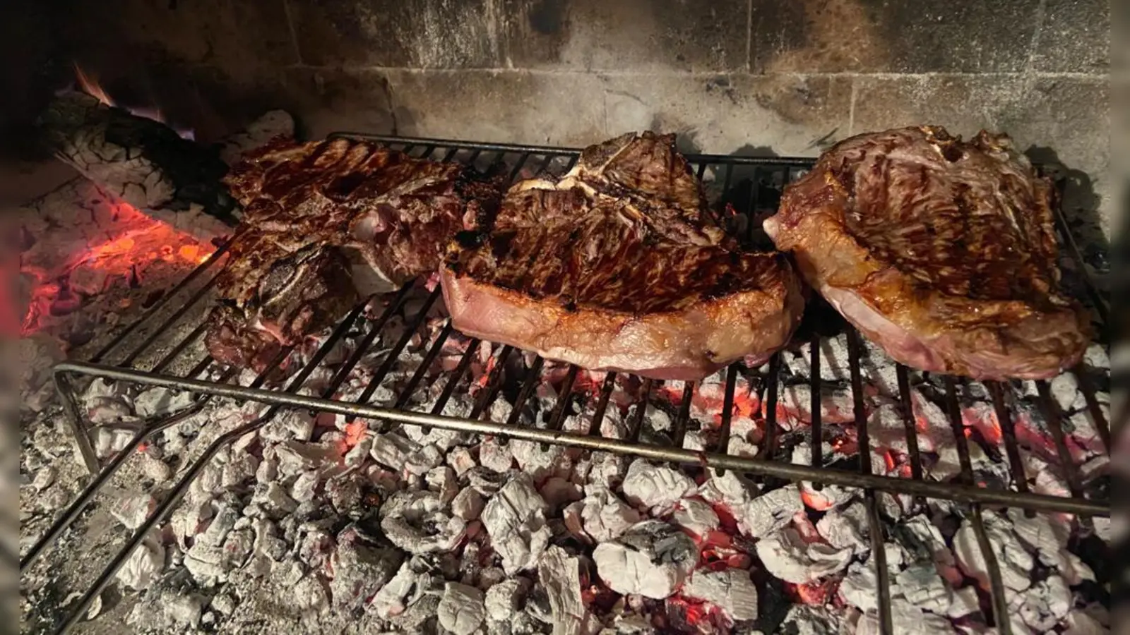 Gründlich schief gegangen ist in Flachslanden der Versuch eines 72-Jährigen, auf einer Veranda zu grillen. (Symbolbild: Wolfgang Grebenhof)
