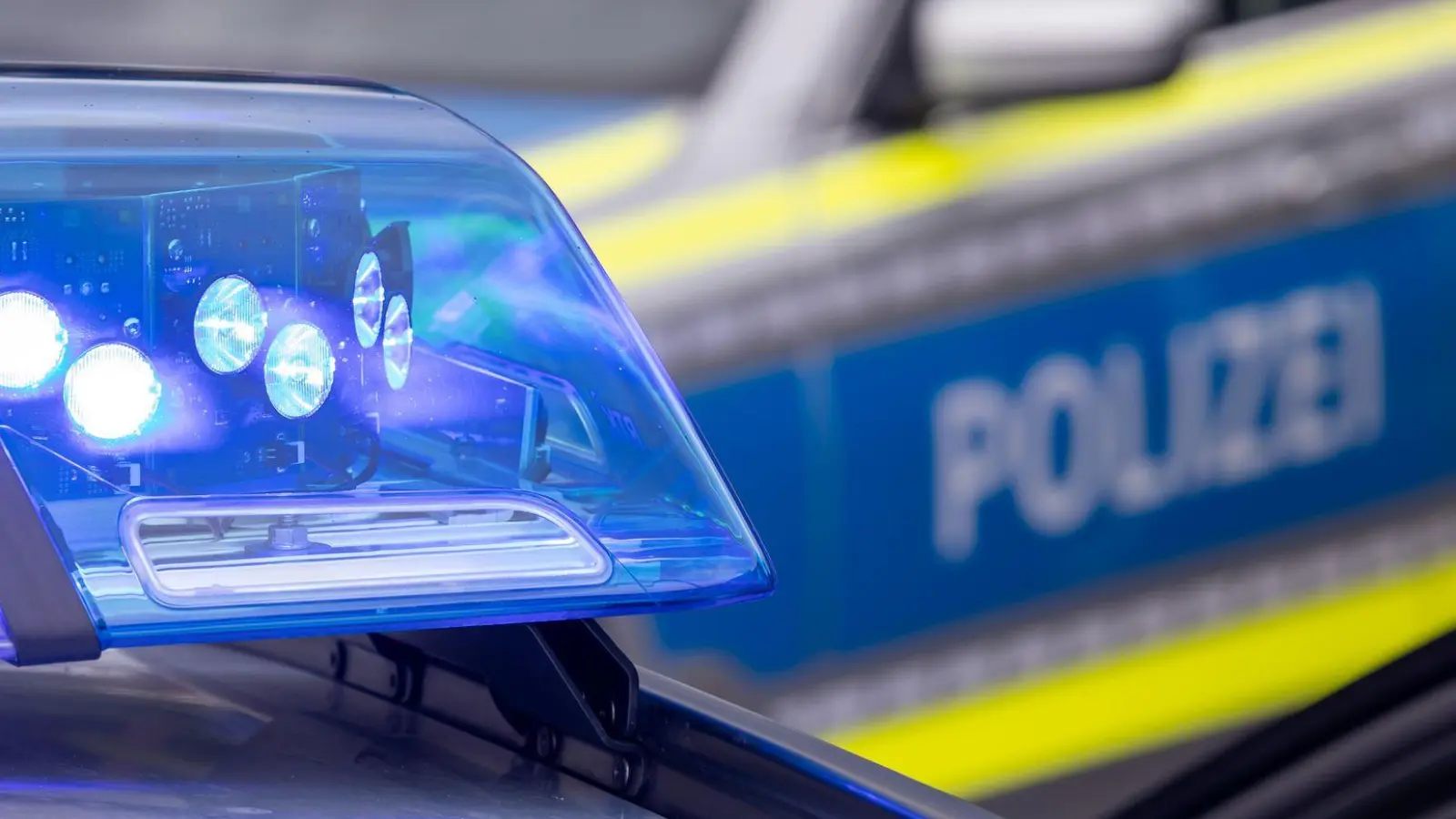 Drei Jugendliche werden verdächtigt, eine Explosion in Dillingen herbeigeführt zu haben. (Symbolbild) (Foto: Daniel Karmann/dpa)