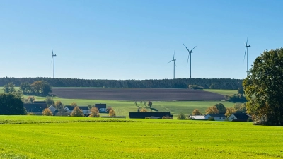 Derzeit ist das Areal bei Hirschneuses noch landwirtschaftliche Nutzfläche. Die Hoffnungen, dass sich hier ein milliardenschweres Rechenzentrum ansiedelt, haben nun einen herben Dämpfer erhalten.  (Foto: Claudia Wust)