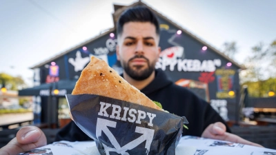 „Einmal Döner, aber schön krispy!“ (Archivbild) (Foto: Friso Gentsch/dpa)