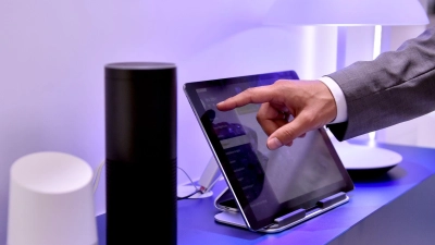 Daten, die etwa Geräte für das „smart Home“ sammeln, sollen Nutzerinnen und Nutzern ab Freitag leichter zugänglich gemacht werden. (Symbolbild) (Foto: Britta Pedersen/zb/dpa)