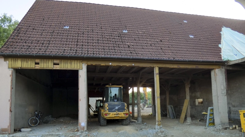 Die Umbauarbeiten für das Feuerwehrhaus sehen zwei Stellplätze vor. (Foto: Karl-Heinz Gisbertz)