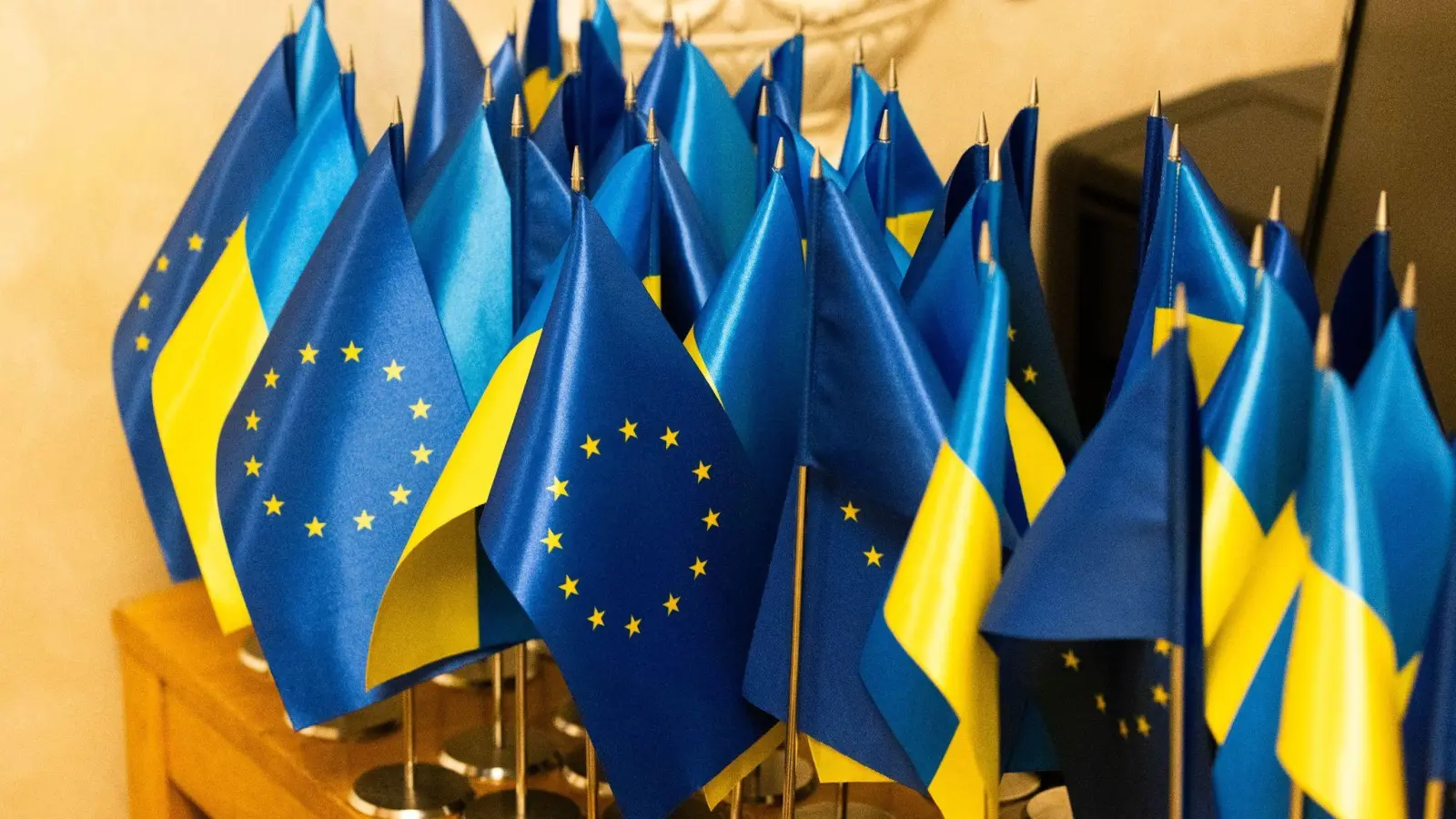 Die EU-Kommission legt einen Bericht über die jüngsten Fortschritte der Ukraine auf ihrem Weg in die EU vor. (Foto: Philipp von Ditfurth/dpa-ENR-Pool/dpa)