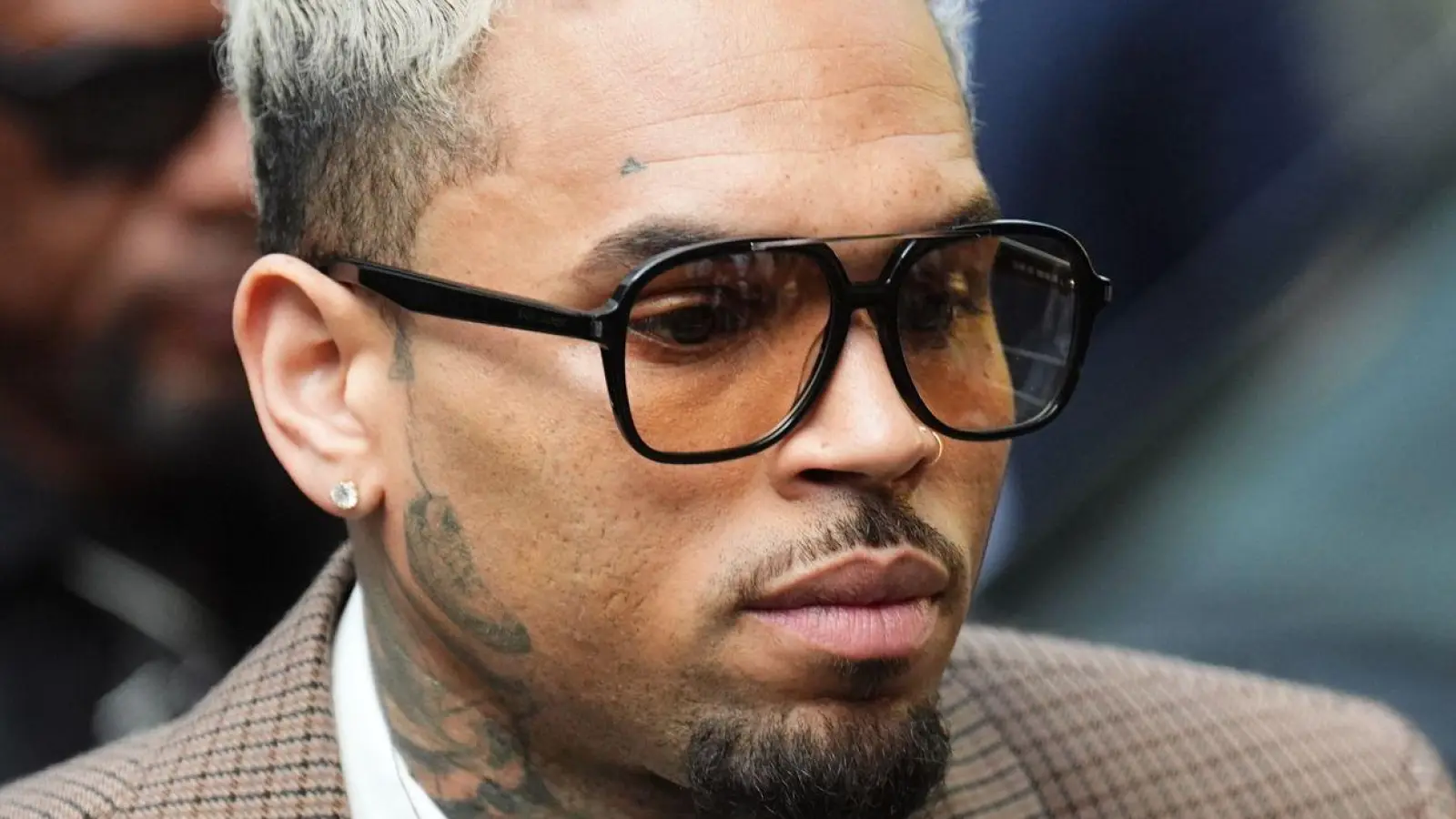 Chris Brown bestreitet, in London im Februar 2023 einen Musikproduzenten angegriffen zu haben. (Foto: James Manning/PA Wire/dpa)