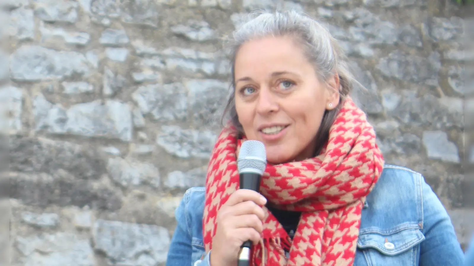 Jasmin Meindl leitet seit zehn Jahren mit Juliane Putzmann das Bandhaus-Theater in Backnang. Im September 2025 wird sie die Leitung des Landestheaters Dinkelsbühl übernehmen. (Foto: Privat)