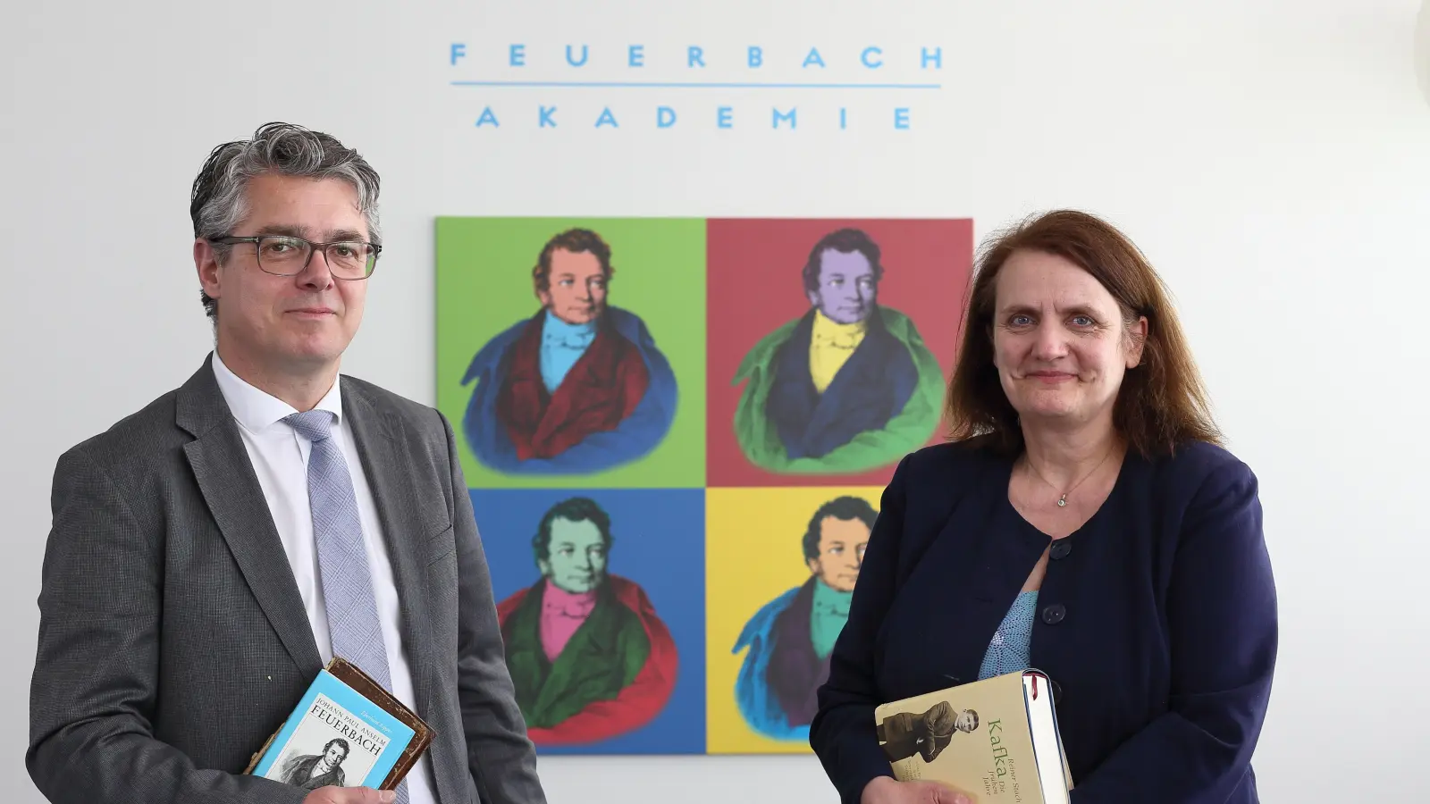 Stellen „Blickwinkel 360°“ vor, die neue Reihe im Ansbacher Feuerbachhaus: Dr. Malte Schwertmann und Bettina Baumann. (Foto: Thomas Wirth)