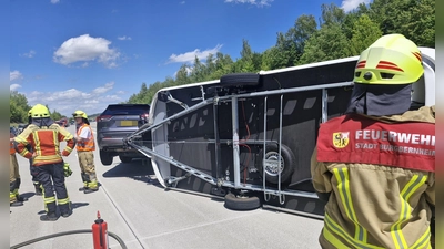 Bei der Bergung des umgekippten Personenwagens half unterstützte die Feuerwehr Burgbernheim. (Foto: Feuerwehr Burgbernheim )