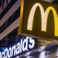 McDonald's nimmt den McRib aus dem Standardsortiment. Vielerorts ist er bereits nicht mehr verfügbar. (Foto: Soeren Stache/dpa)